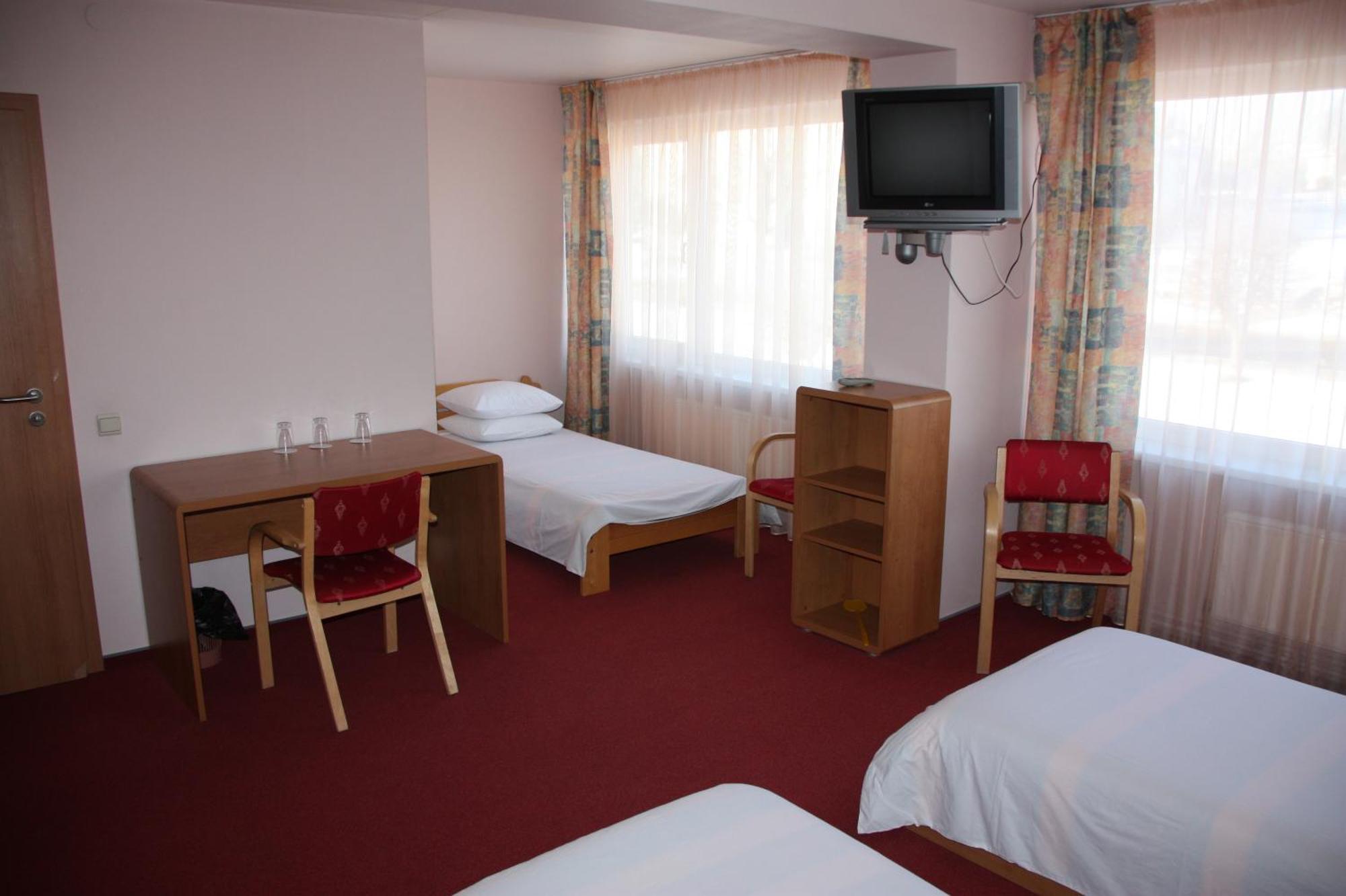 Hotel Madona Phòng bức ảnh