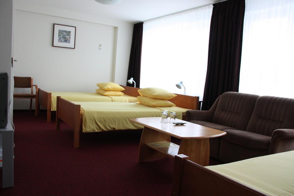 Hotel Madona Ngoại thất bức ảnh