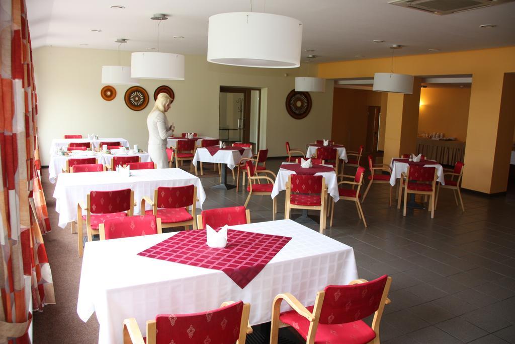 Hotel Madona Ngoại thất bức ảnh