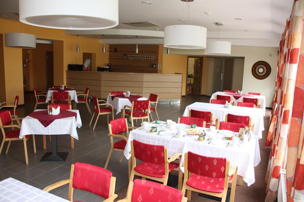 Hotel Madona Ngoại thất bức ảnh