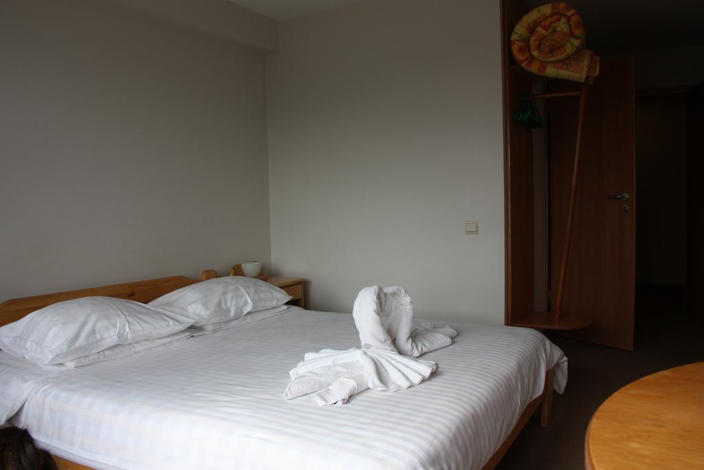 Hotel Madona Ngoại thất bức ảnh