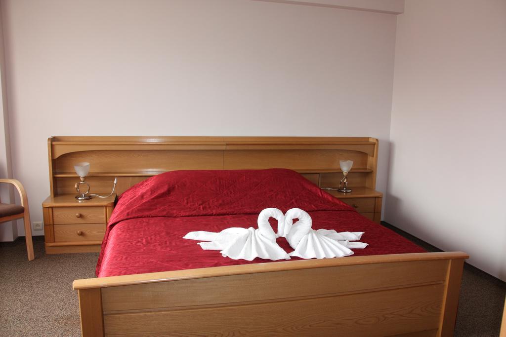 Hotel Madona Ngoại thất bức ảnh