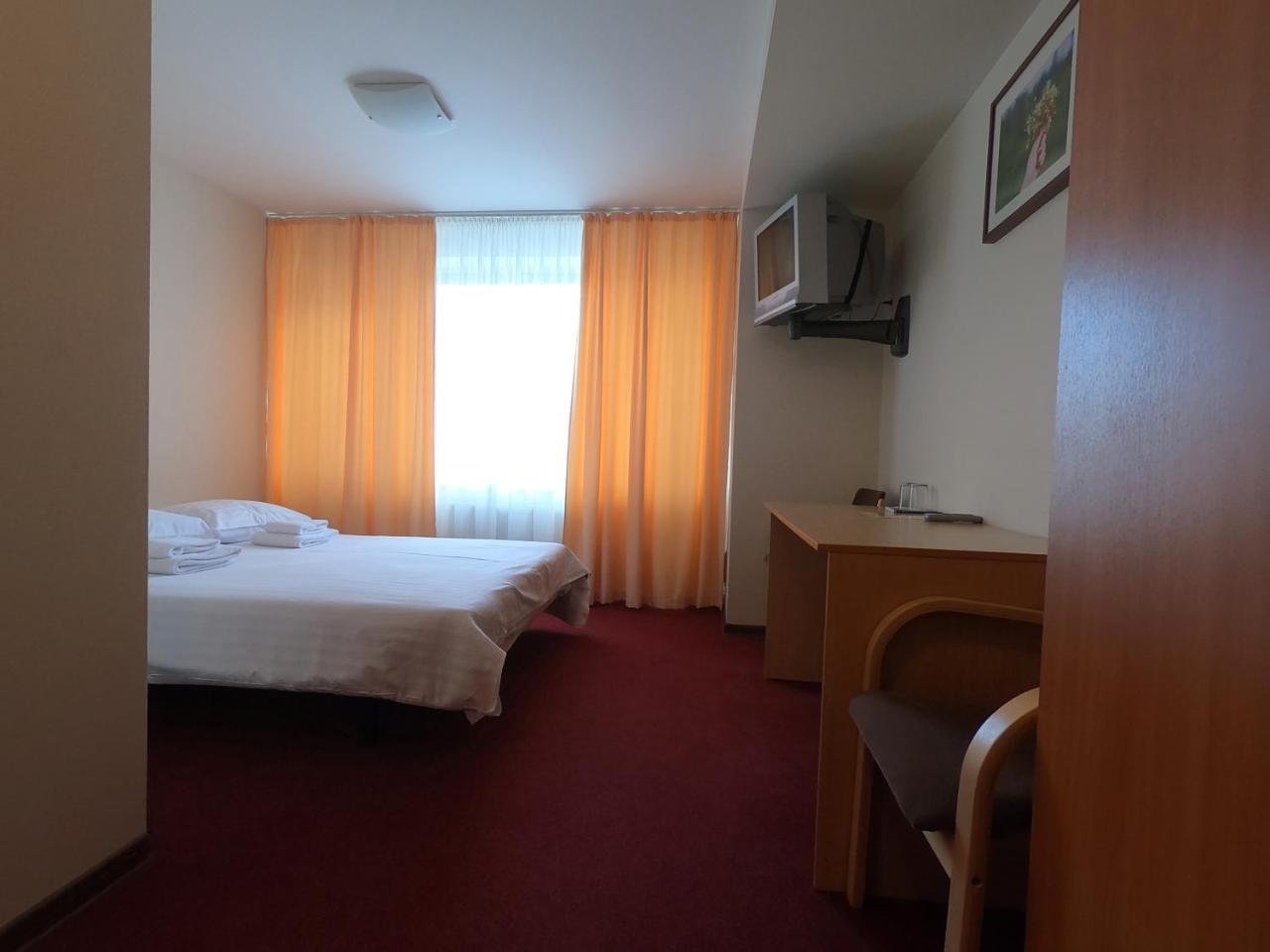 Hotel Madona Ngoại thất bức ảnh