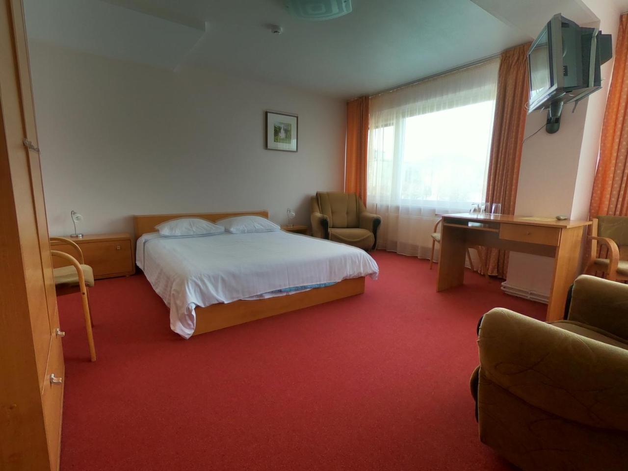 Hotel Madona Ngoại thất bức ảnh