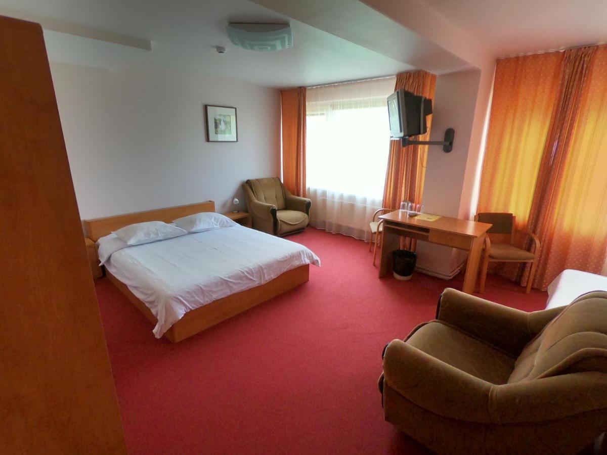 Hotel Madona Ngoại thất bức ảnh